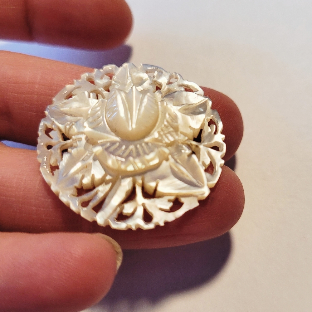 Vintage Carved Mother of Pearl Flower Brooch - Picture 1 of 5